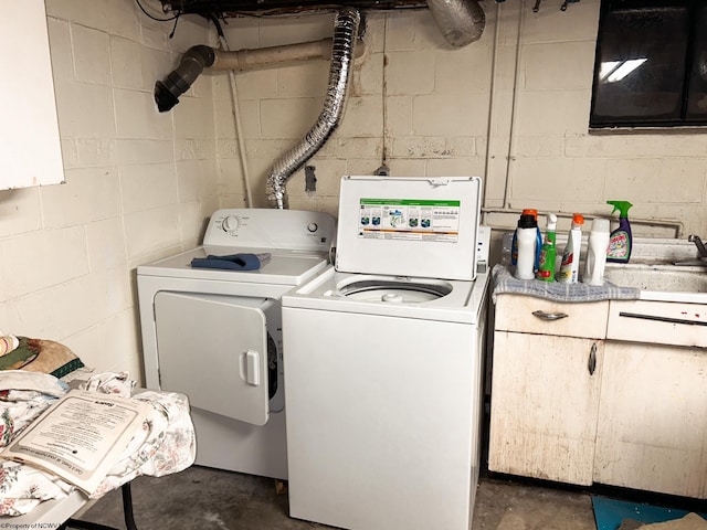 washroom with washer and clothes dryer