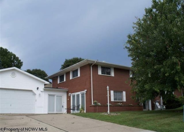 view of front facade featuring concrete driveway, brick siding, a garage, and a front lawn