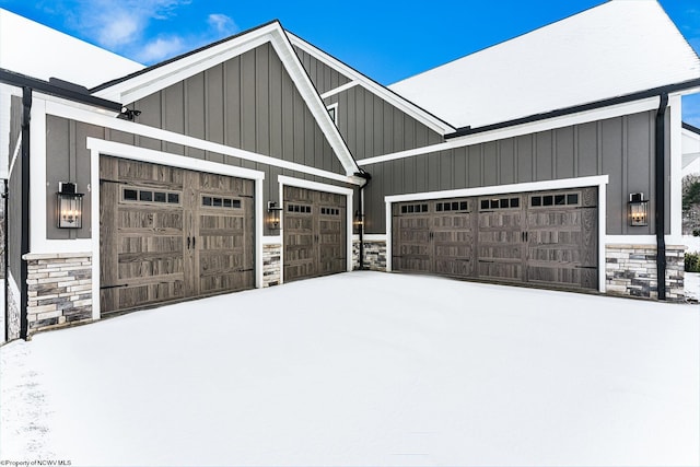 view of front of house with a garage