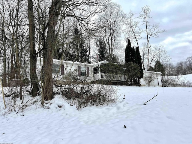 view of yard layered in snow