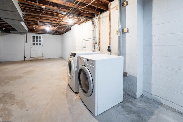 laundry area featuring washer and clothes dryer