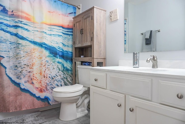 bathroom featuring toilet, a shower with shower curtain, and vanity