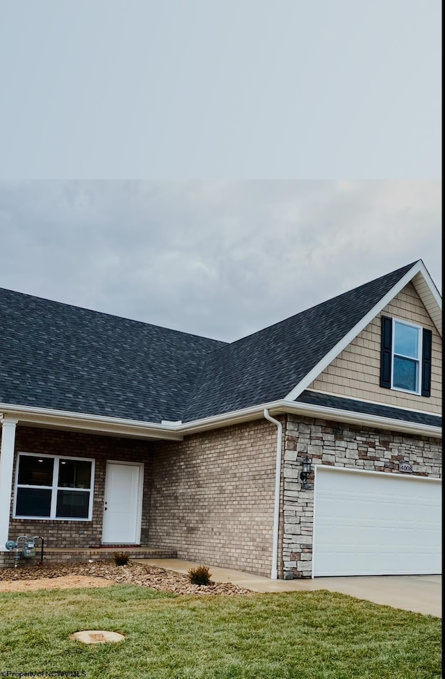 view of front of house with a garage and a front yard