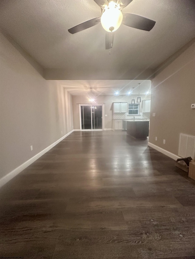 unfurnished room with dark wood-type flooring and ceiling fan