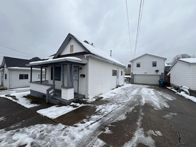 view of front of home with covered porch