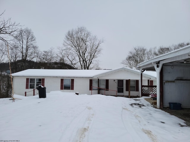 single story home featuring a porch