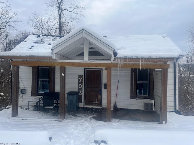 view of front facade with a porch