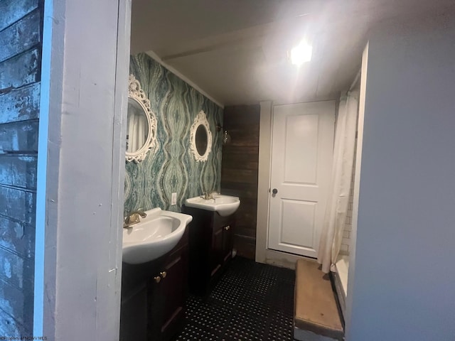 bathroom with vanity and a shower with shower curtain