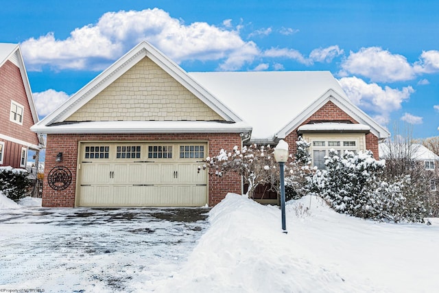 view of front facade featuring a garage