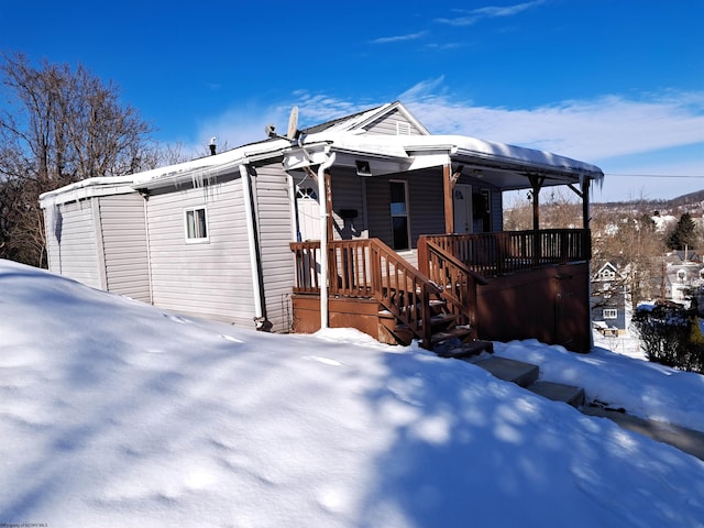 view of front of property featuring covered porch