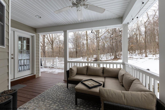 sunroom featuring ceiling fan