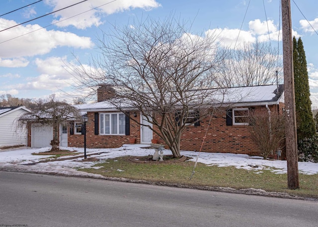 view of front facade featuring a garage