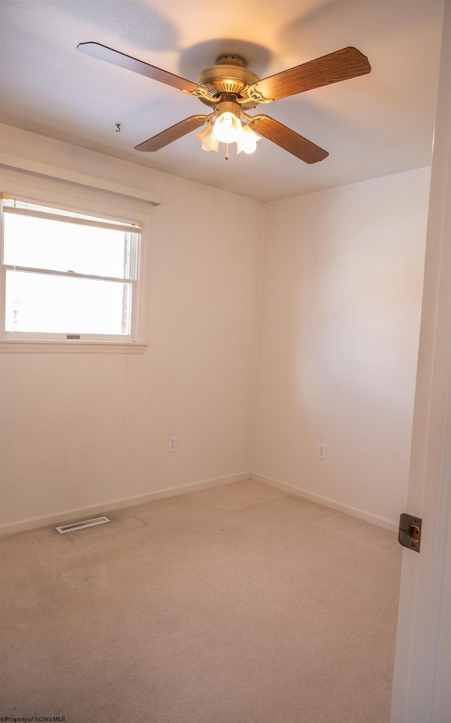 unfurnished room featuring carpet floors and ceiling fan