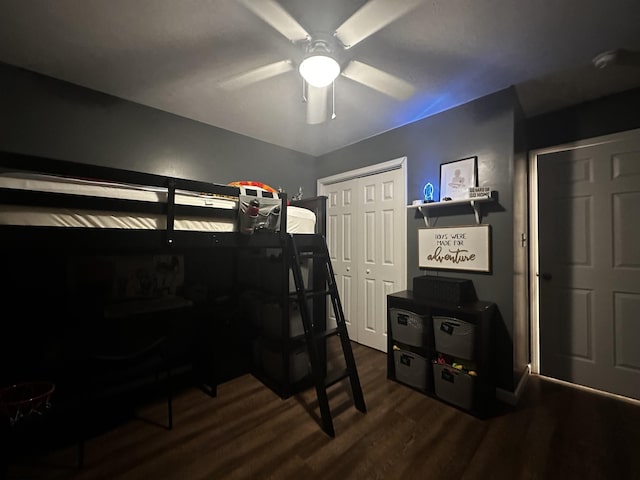 bedroom with ceiling fan, wood-type flooring, and a closet