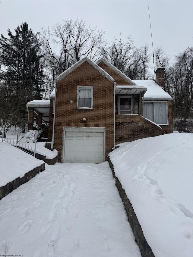 view of front of property featuring a garage