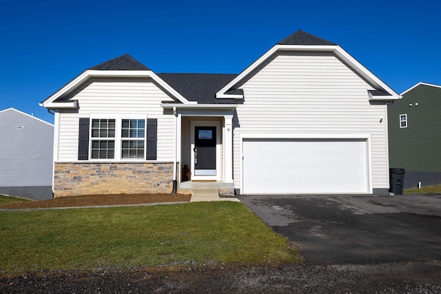 craftsman house featuring a garage and a front lawn