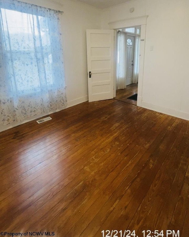 spare room featuring dark wood-type flooring