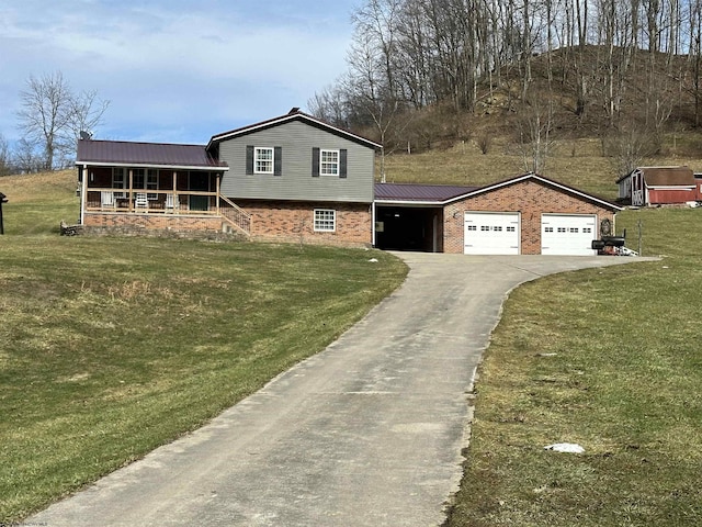 tri-level home with a garage, covered porch, and a front lawn