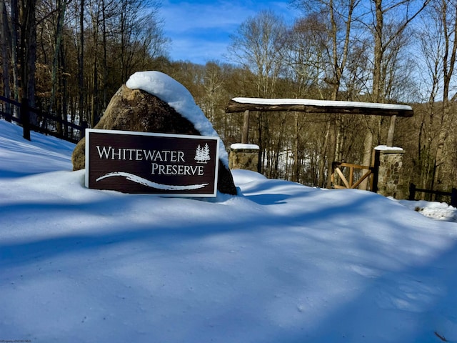 view of community / neighborhood sign