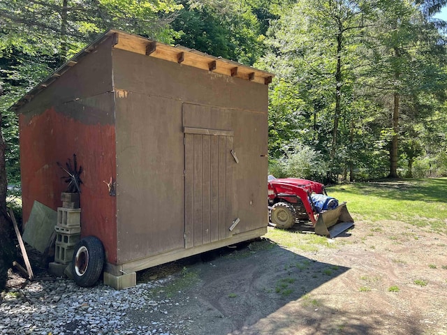 view of outbuilding