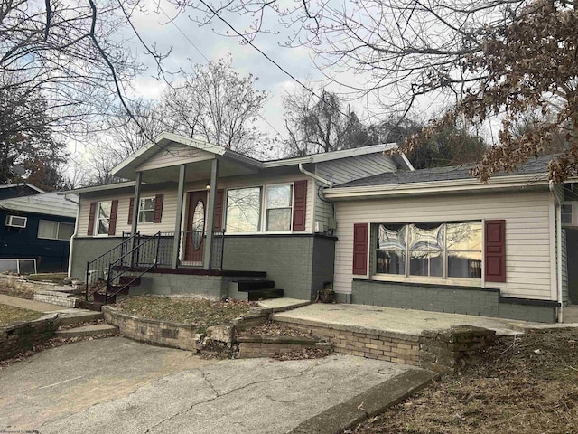 view of front of property featuring a patio area