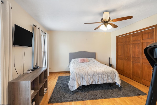 bedroom featuring light hardwood / wood-style floors, a closet, and ceiling fan