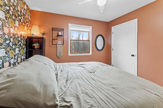 bedroom with ceiling fan