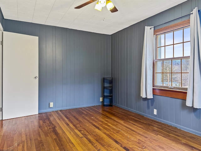 unfurnished room featuring ceiling fan and wood-type flooring