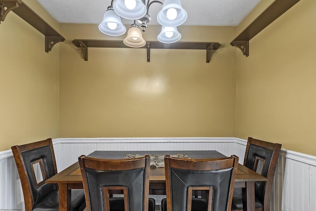 dining room with an inviting chandelier