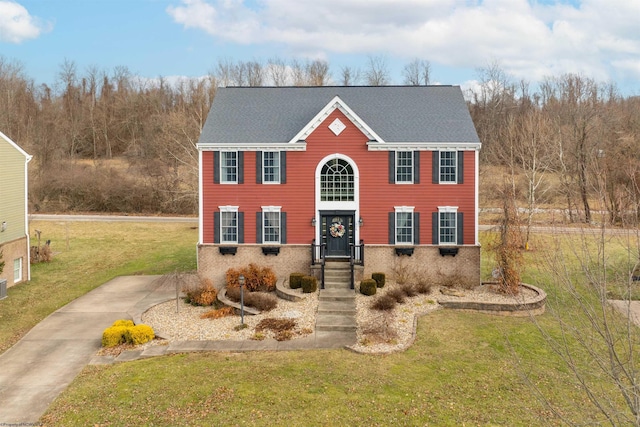 view of front of house with a front lawn