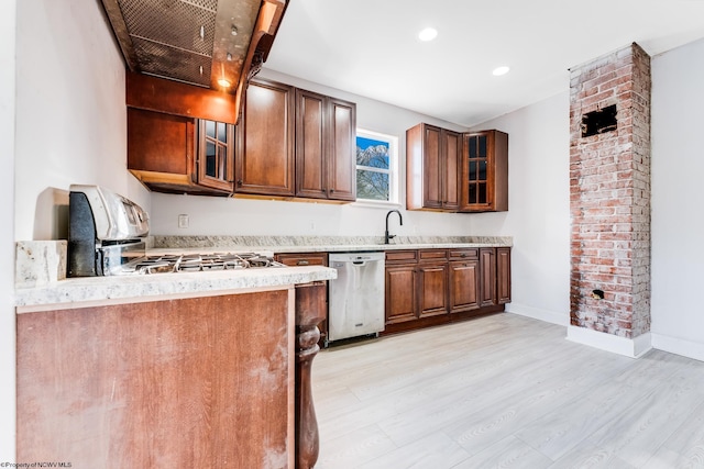 kitchen featuring dishwasher, sink, range, light hardwood / wood-style floors, and kitchen peninsula