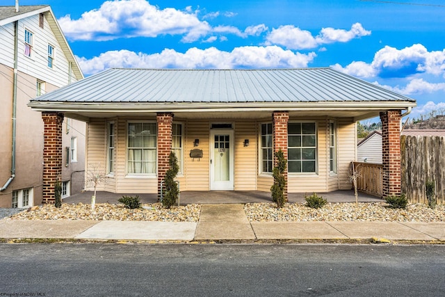 view of front of property featuring covered porch