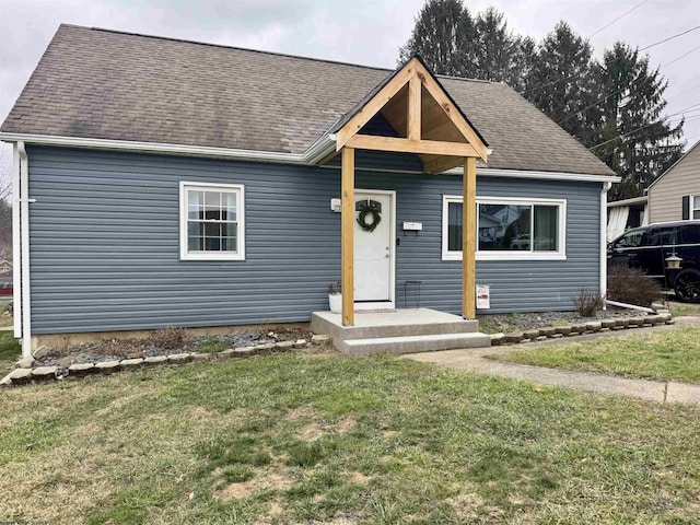 view of front facade with a front lawn