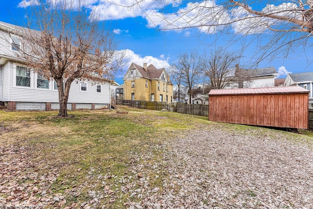 view of yard featuring a storage shed