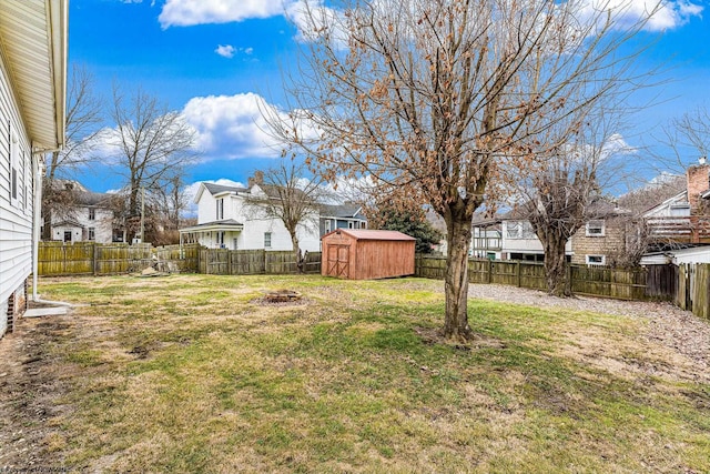 view of yard featuring a storage unit