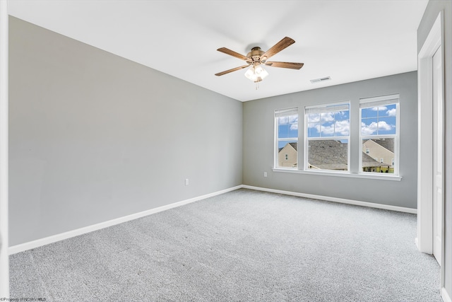 unfurnished room featuring ceiling fan and carpet flooring