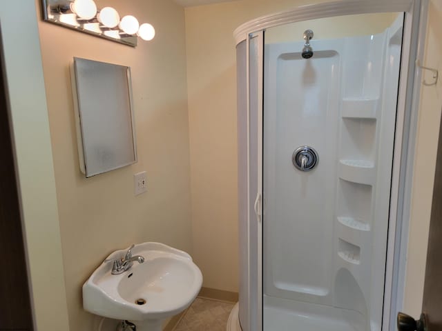 929 Garrison Ave, Morgantown, WV 26505 - full bath featuring a shower stall, a sink, tile patterned floors, and baseboards
