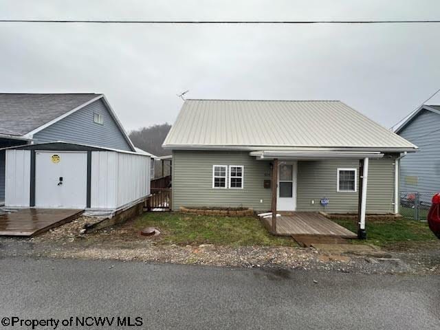 view of front of home featuring an outbuilding