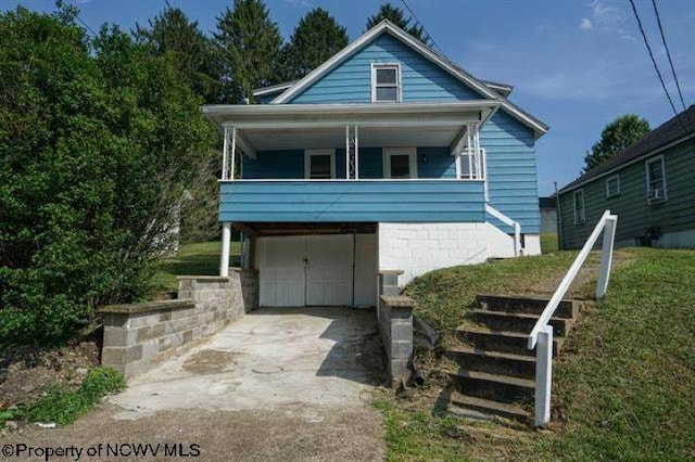 view of front of house with a garage