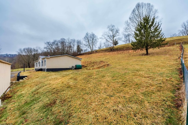 view of yard featuring a rural view