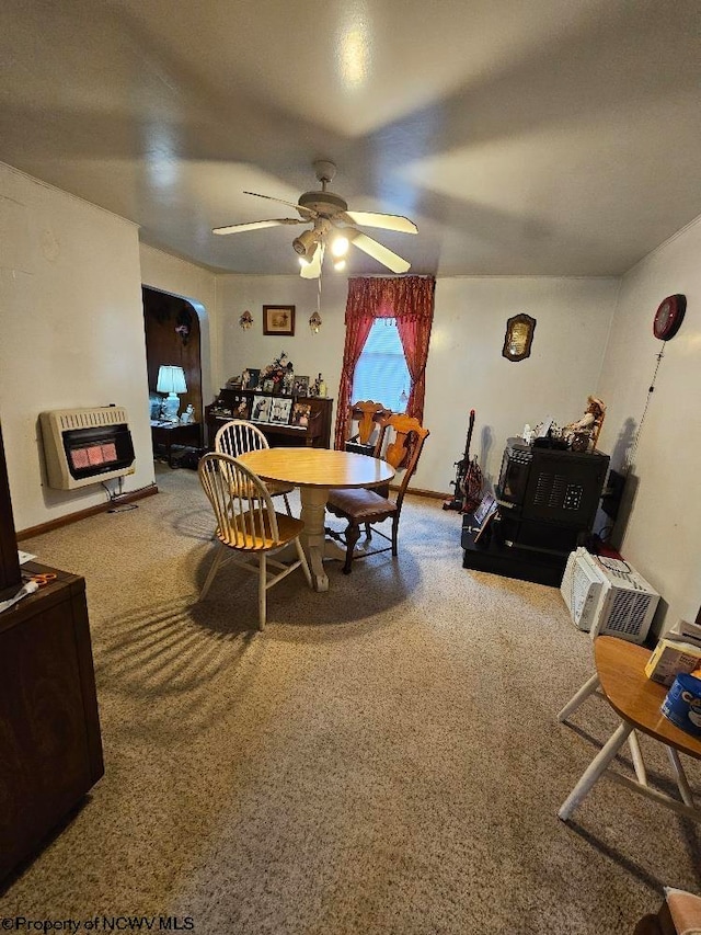 dining area featuring ceiling fan, heating unit, and carpet