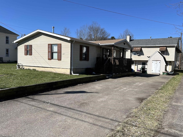 view of front of house with a porch and a front lawn