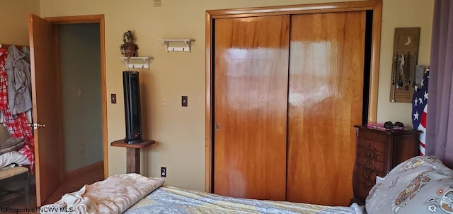 bedroom featuring a closet