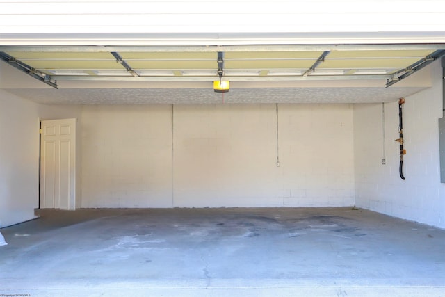 garage featuring concrete block wall