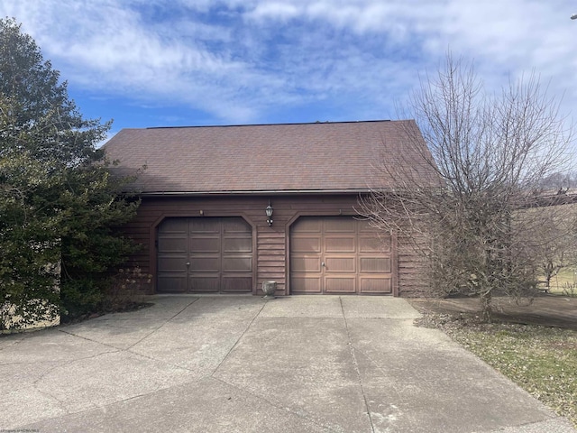 view of detached garage