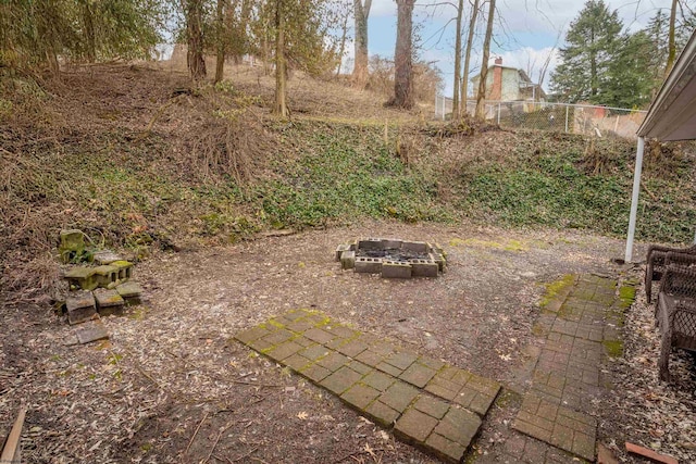 view of yard featuring fence and a fire pit