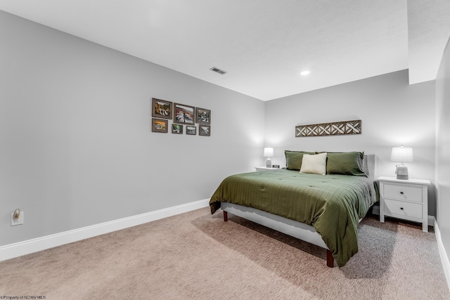 bedroom featuring carpet floors, visible vents, baseboards, and recessed lighting