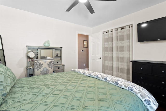 bedroom featuring a ceiling fan