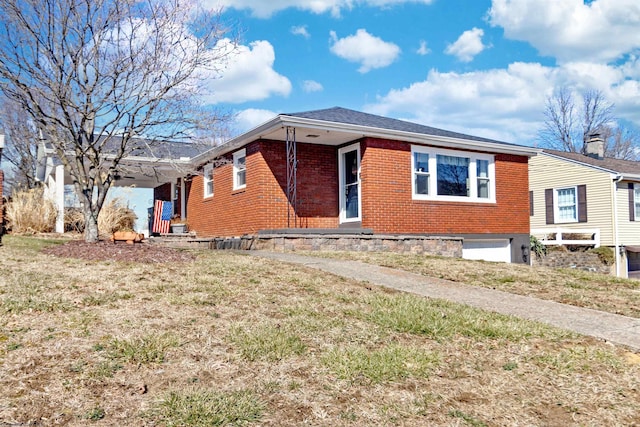 view of front of home with brick siding and a front yard