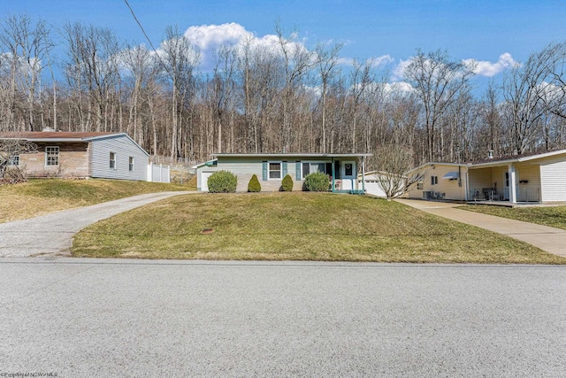 view of front of home featuring a front yard and concrete driveway